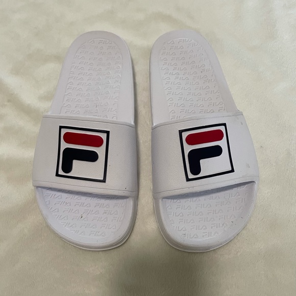 Fila slides - Picture 2 of 9